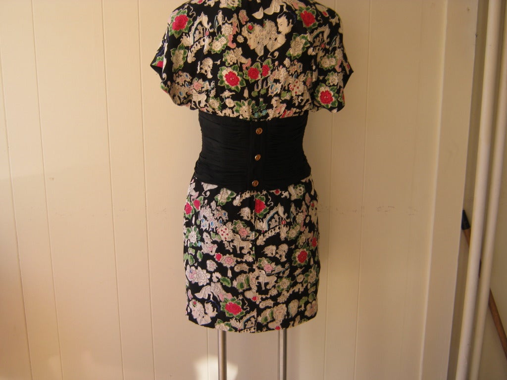 Unique Chanel dress with a high ruched waist. The skirt is lined with the iconic cc silk and there are two pockets.

There are five buttons on the back with cc crown and Chanel rue Cambon Paris, and the couture boning and interior grosgrain ribbon
