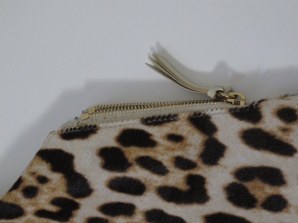 Yves Saint Laurent was a master in his craft. He revolutionized fashion and remained one of the most enigmatic designers of our time.
This sought after leopard tote bag will become your favorite bag. The bag is in ivory/tan and black soft, fur