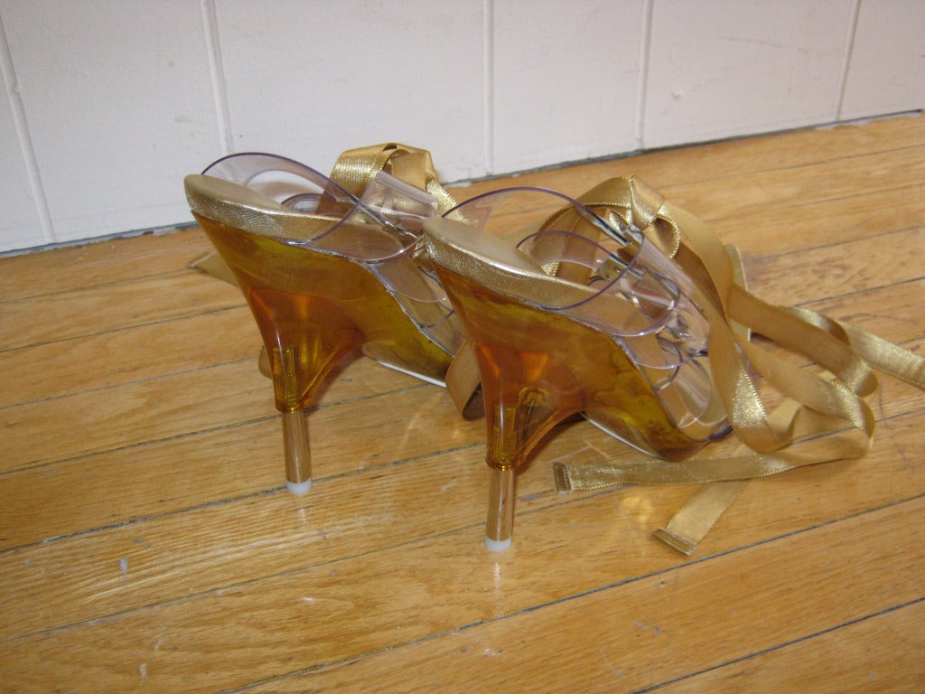 Glamorous evening open toe shoes In Excellent Condition In Port Hope, ON