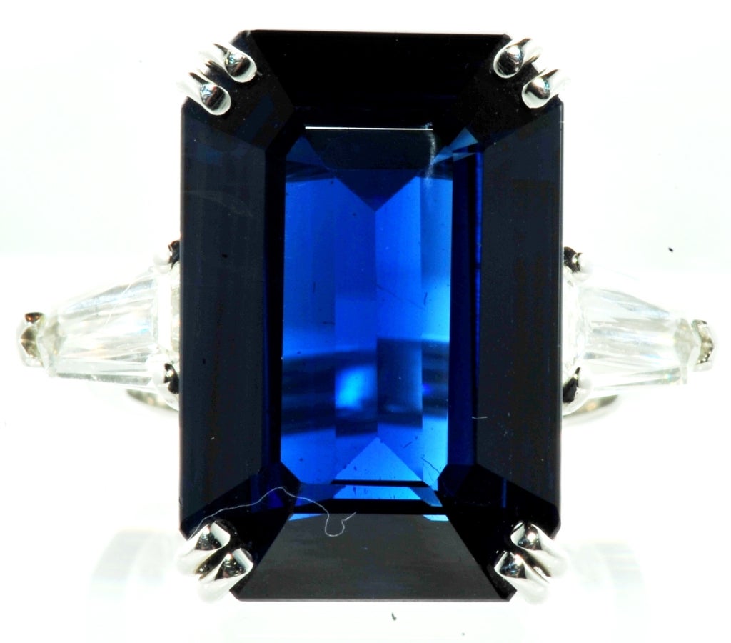 Women's Stunning Sapphire Diamond Ring