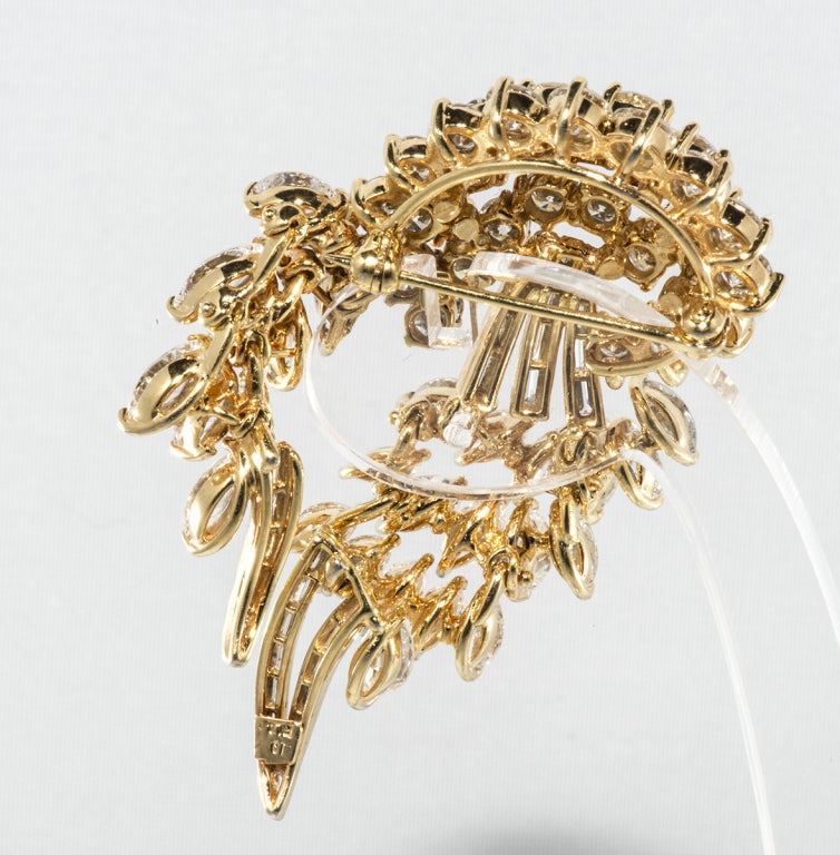 Women's Diamond and Gold Reticulated Brooch For Sale