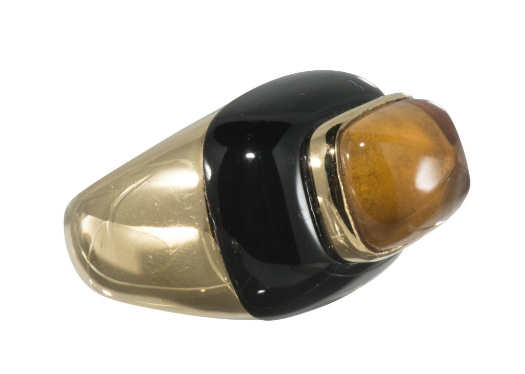 Sugarloaf cabachon Citrine and black Onyx ring set in 
18 k gold.
