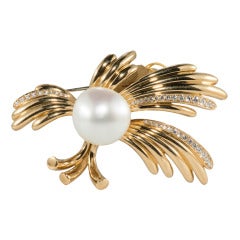Vintage South Sea button  Pearl and Diamond Gold Brooch