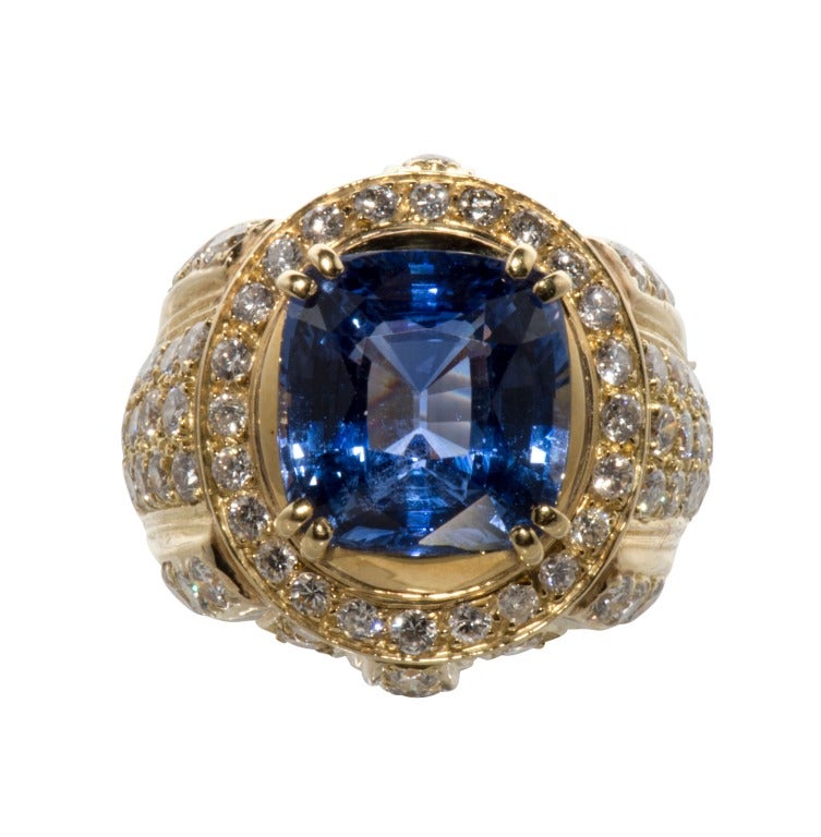 18K Yellow Gold with pave diamonds and a beautiful Ceylon sapphire.
Sapphire=6.99cts
Diamonds= 78 diamonds=2.75

Any negotiation must be directly with the dealer.