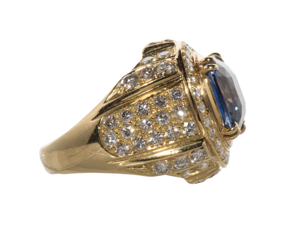 Beautiful Ceylon Sapphire and diamond dome ring 1