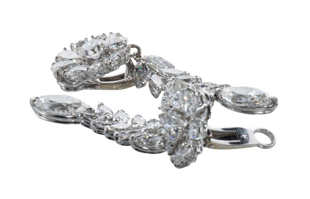 Elegant Diamond Platinum Earrings In Excellent Condition In Houston, TX