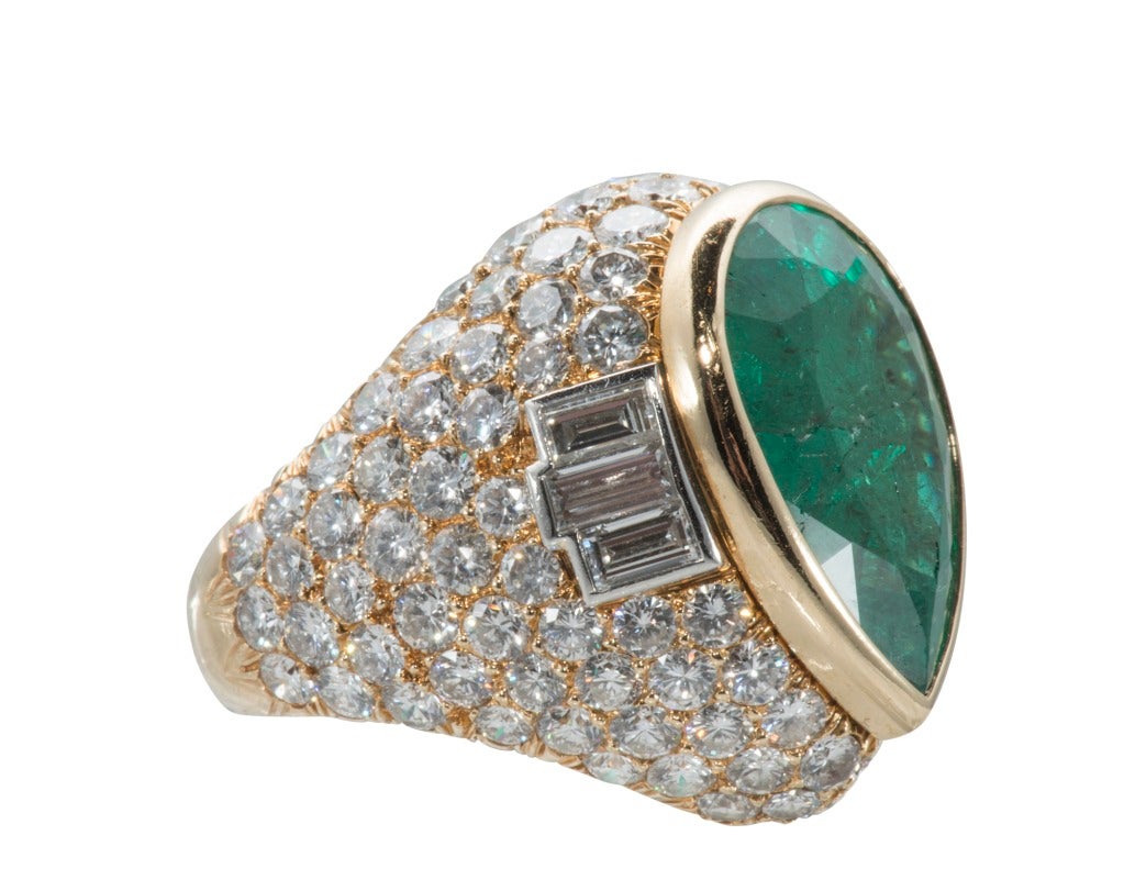 Striking Emerald and Diamond Ring by David Webb, containing a pear-shaped emerald weighing 15.50 carats, set in 18k and platinum. Accompanied by original documentation from David Webb, Houston.
Emerald 15.15 ct
Diamonds 114 diamonds=7.11ct