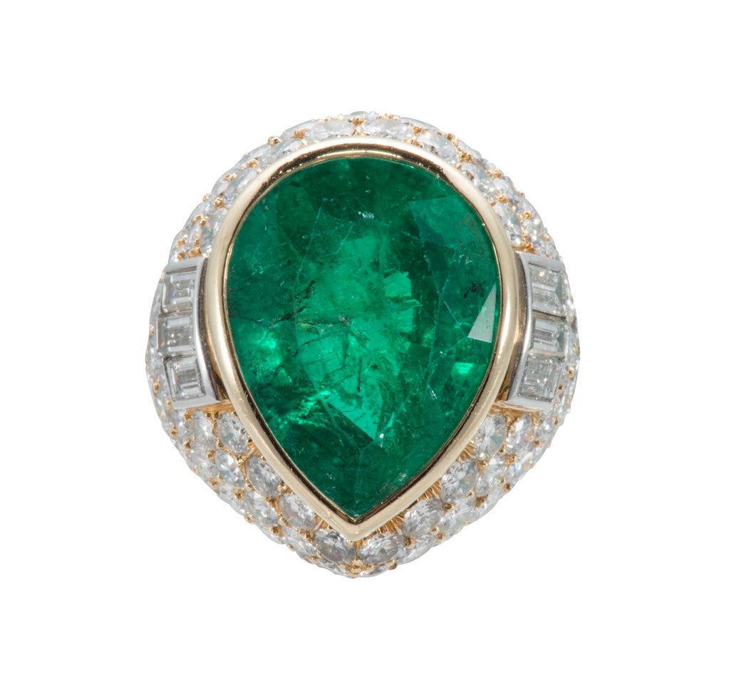 David Webb Striking Emerald Diamond Ring In Excellent Condition For Sale In Houston, TX