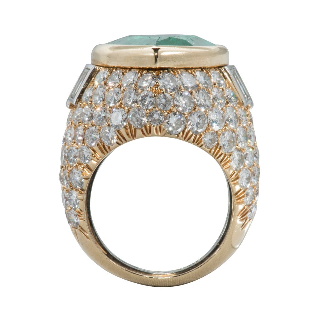 David Webb Striking Emerald Diamond Ring For Sale 3