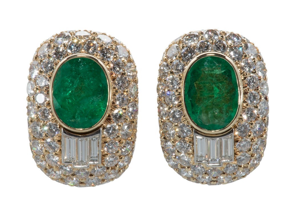 Beautiful David Webb Emerald and Diamond Earrings. Accompanied by original bill of sale and appraisal from David Webb, Houston.
Diamond 11.14ct total
Emerald 7.0ct
