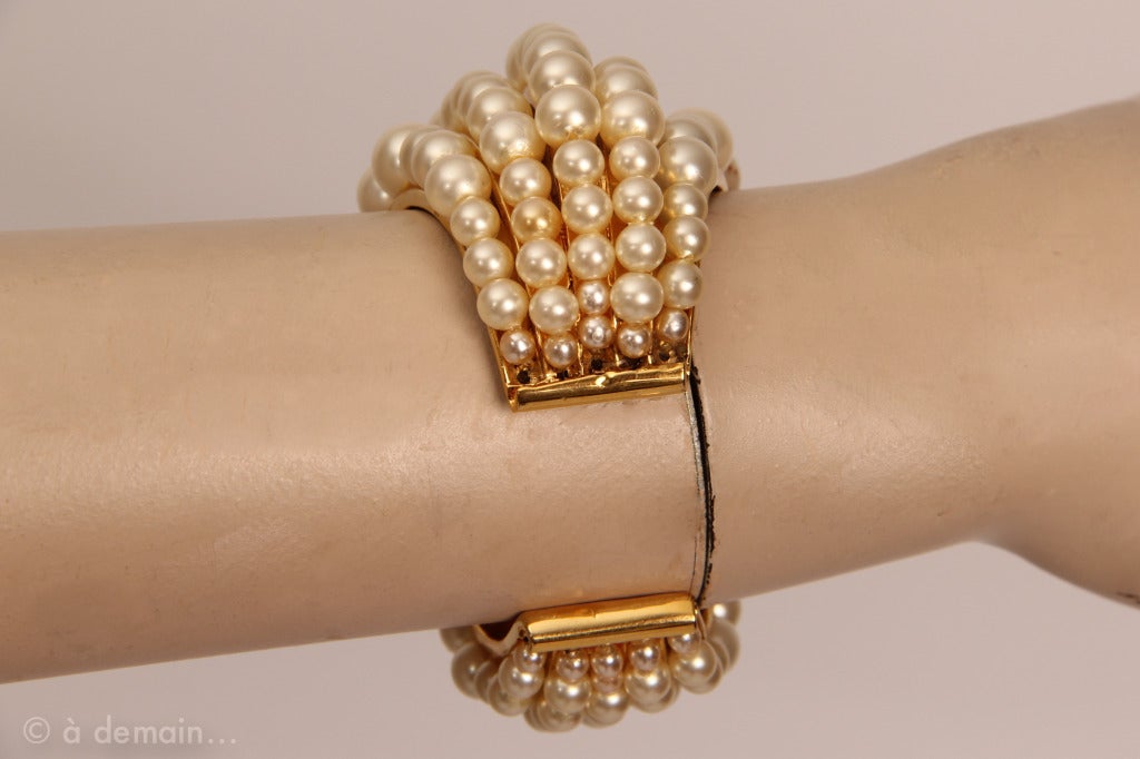 Chanel '03 Elegant cuff bracelet In Excellent Condition In Paris, IDF