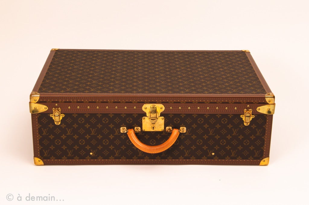 Louis Vuitton large hard suitcase In Good Condition In Paris, IDF