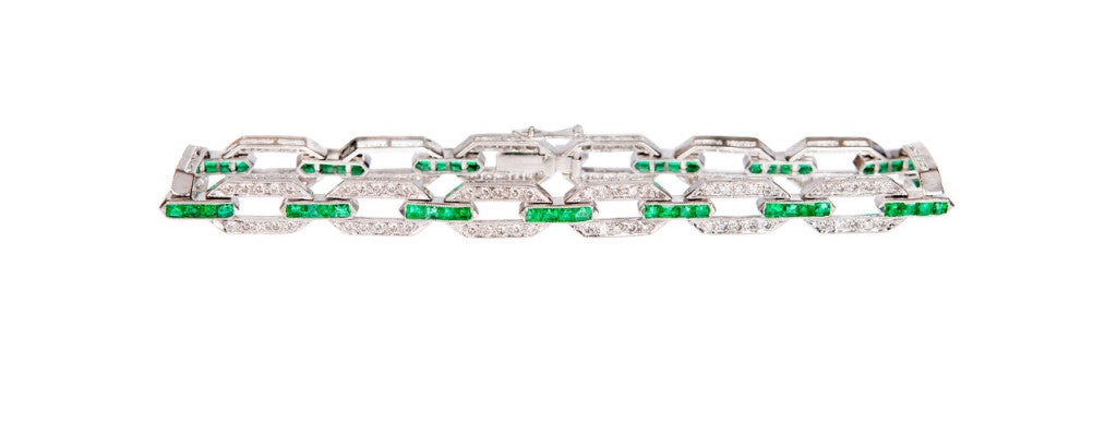 Art Deco Emerald Diamond Link Bracelet In Excellent Condition In Stamford, CT
