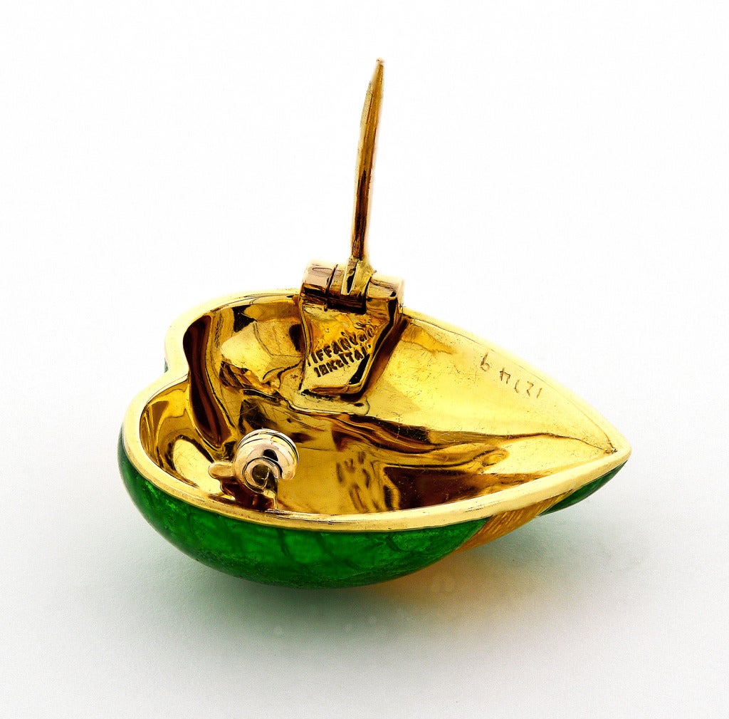 Tiffany & Co. Broche en forme de cœur en or et émail vert en vente 1
