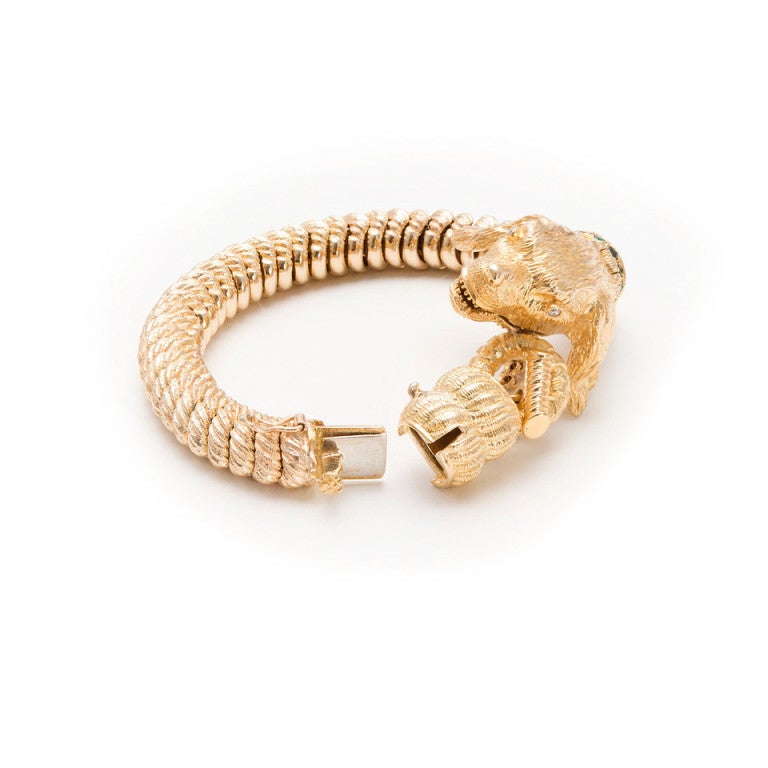 Emerald And Diamond Golden Retriever Watch Bracelet In Excellent Condition In Stamford, CT