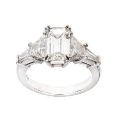 Anello Art Deco con diamante taglio smeraldo