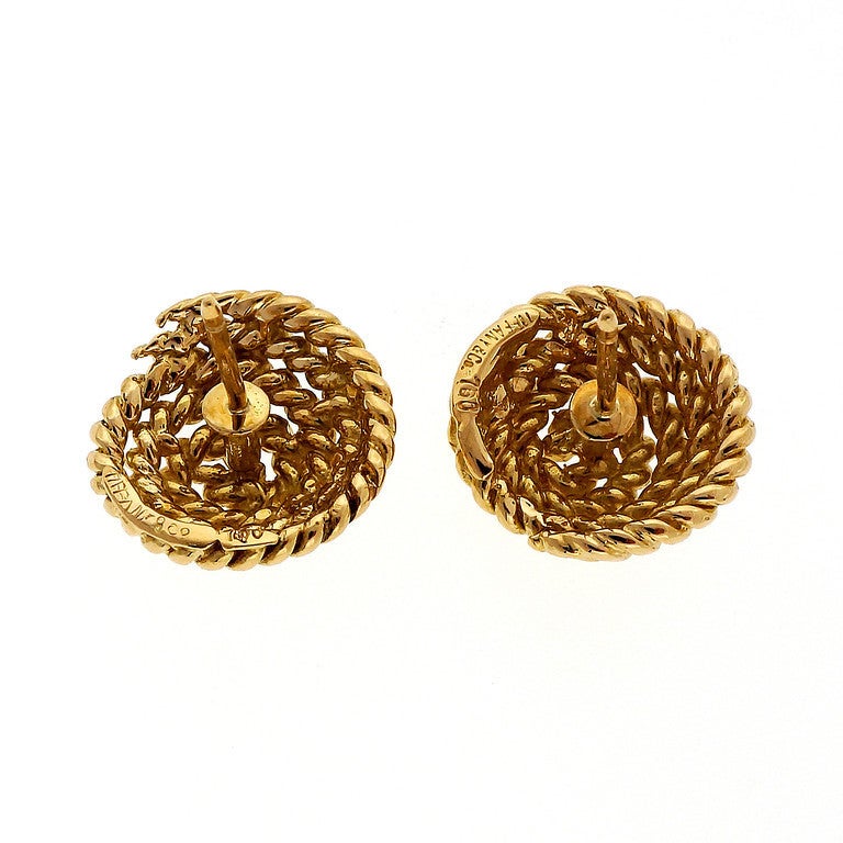 Vintage Tiffany & Co. circular cable spiral design 18k yellow gold pierced earrings. Excellent condition. Looks great on the ear. Retired style. Original Tiffany friction backs.

7.5 grams
18k Yellow Gold
Stamped: 750
Hallmark: Tiffany +