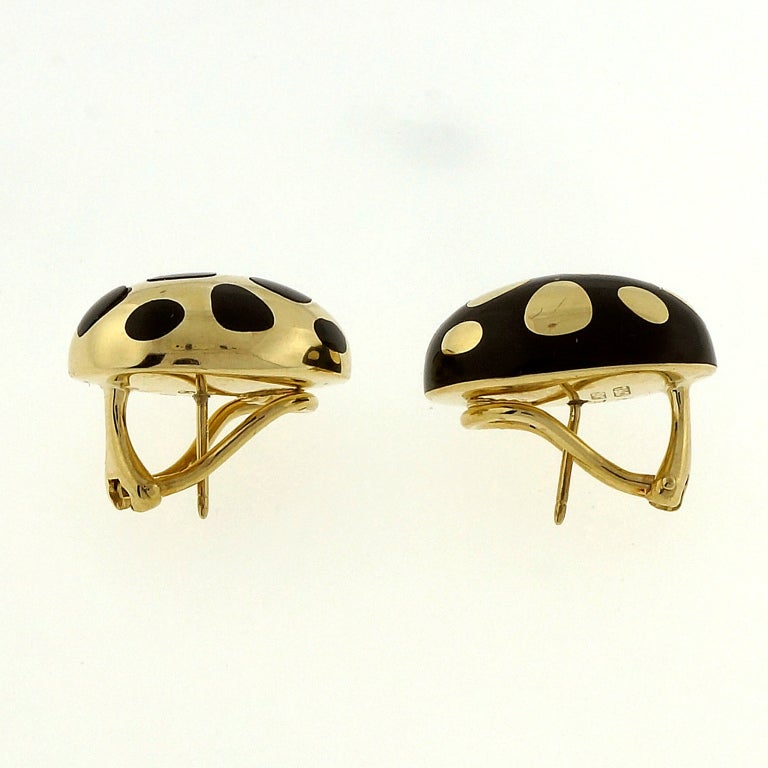 Vintage Tiffany + Co Black Jade 18k Polka Dot Earrings Clip Post Style

Tiffany + Co 18k yellow gold clip post black Jade Polka Dot earrings. Excellent condition. Looks great on the ear. Approx. circa 1980.

18.6 grams
18k Yellow gold
Stamped: