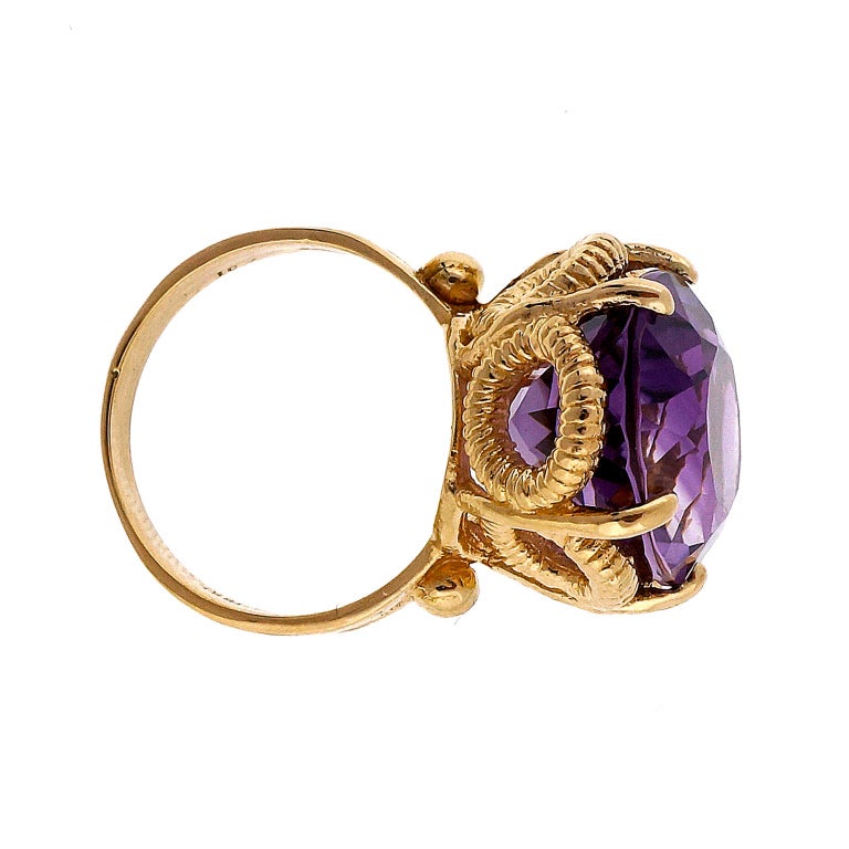 Bright Purple Amethyst Yellow Gold Ring c1950 1