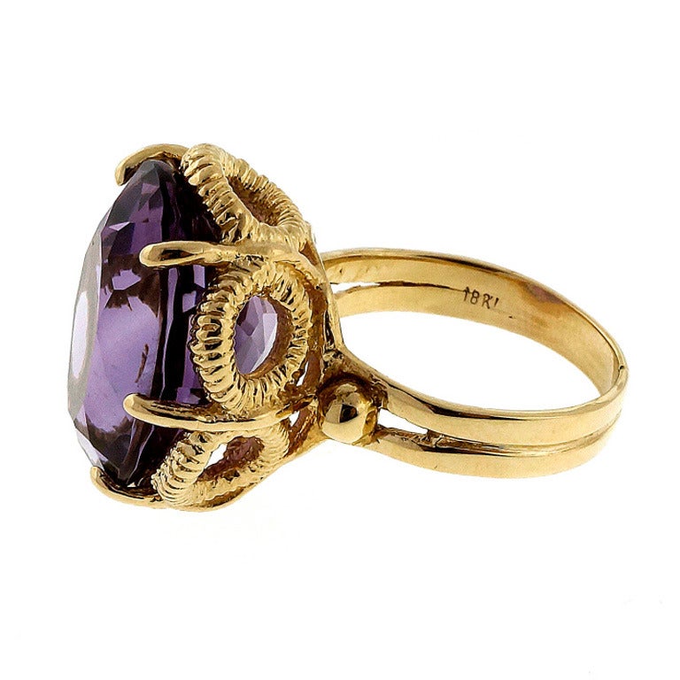Bright Purple Amethyst Yellow Gold Ring c1950