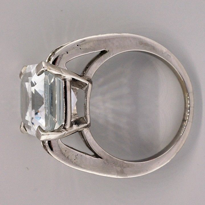 Art Deco Aqua Diamond Platinum Ring 1920s