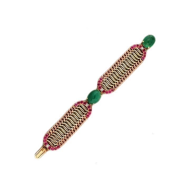 Pure elegant Retro Deco styling, circa 1930-1940. Pink gold curb link outer edges to the bracelet. On a pink gold scale of 1 to 10 with 10 as the deepest pink this scores a 9. Swirl link green gold centers. a green gold scale of 1 to 10 with 10 as