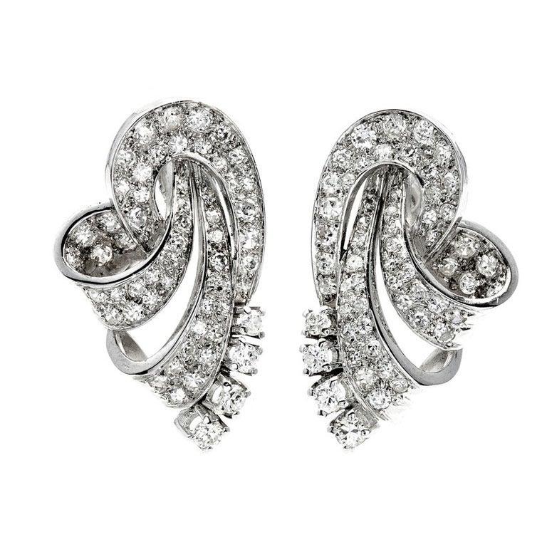1940s solid Platinum ribbon style diamond earrings. 

Tested: Platinum
118 single and full cut diamonds. G to H, VS to SI, approx. total weight 2.50cts
Top to bottom: 29.7mm or 1.16 inches
Width:71 inch or 18.06mm
Depth: 6.64mm
11.1 grams