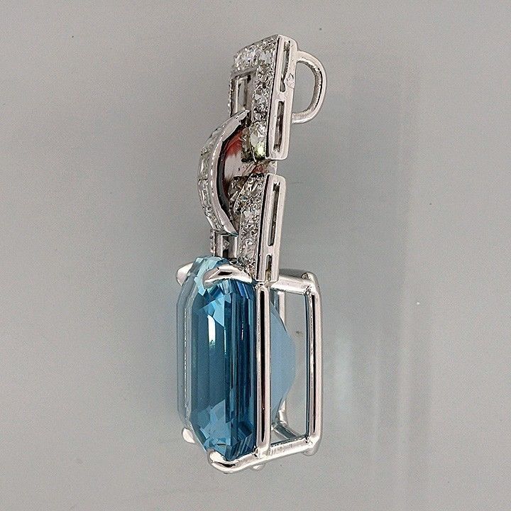 Art Deco Natural Aquamarine  Diamond Platinum Pendant In Excellent Condition In Stamford, CT