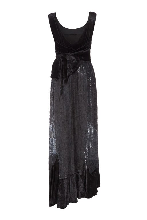 This is an exquisite full length gown in fantastic condition for it’s age and features a gorgeous low neckline at the back.  A velvet section around the neckline and armholes cross over at the back and meet at the centre.  A large bow fastens and