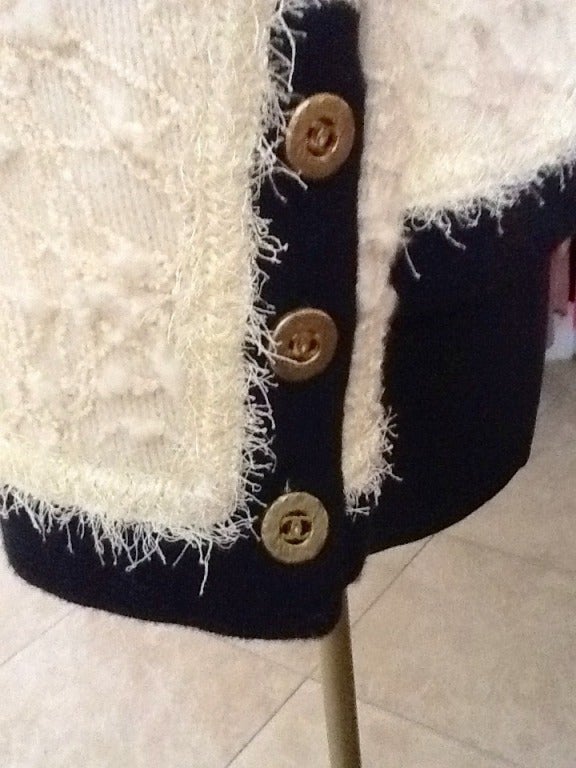 Women's Chanel Ivory Thick Wool Boucle Black Trim Jacket Mega Buttons