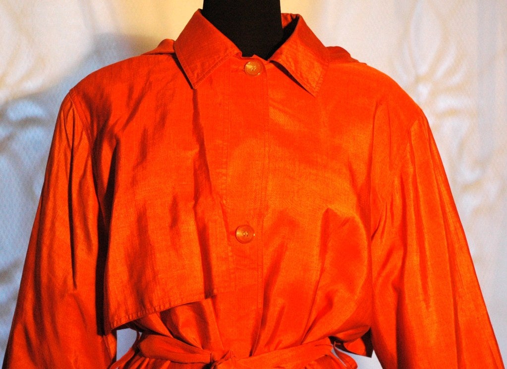 1990s Isaac Mizrahi 100% Silk Tangerine Trench Thin Rain Coat w Hood For Sale 2