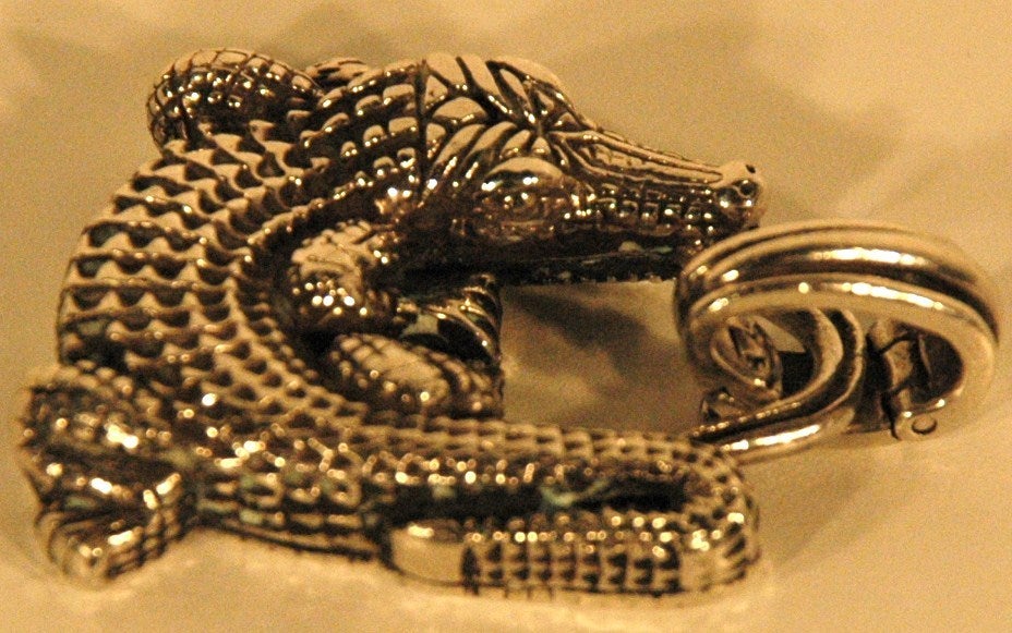 This is a rare vintage 1993 Barry Kieselstein-Cord alligator pendant with removable bail.  Great condition.
Measures:
2