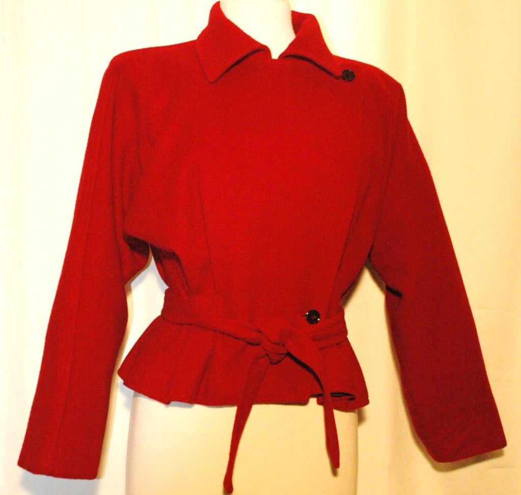 This is a vintage Emanuel Ungaro solo donna Paris line red wool long sleeve coat and belt. Made in Italy. 100% wool fully lined with 100% viscosa.
Size 42
Measurements
Bust up to 36
