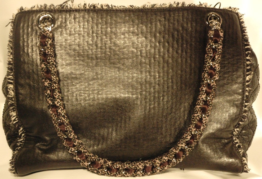 2009 Chanel Black Leather Tweed Fringed Piping & Lining Tote Handbag In Good Condition In Lake Park, FL