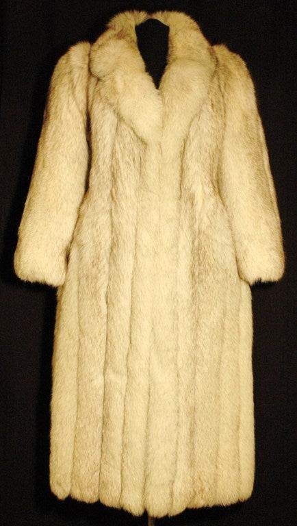This is a gorgeous Giorgio Sant Angelo Fox Fur coat in perfect condition. Cold a/c stored. Has original owner name embroidered on lining.
Measurements:
Sleeves  24