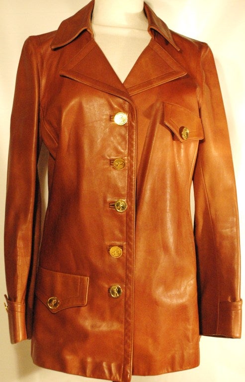 Vintage Roberta Di Camerino Tabacco Brown Leather Jacket w Gold R Logo Buttons For Sale 4