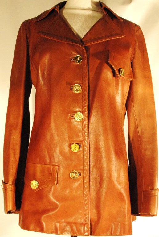Vintage Roberta Di Camerino Tabacco Brown Leather Jacket w Gold R Logo Buttons For Sale 2