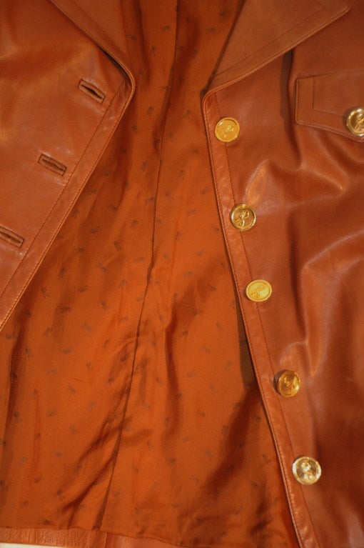 Vintage Roberta Di Camerino Tabacco Brown Leather Jacket w Gold R Logo Buttons For Sale 3