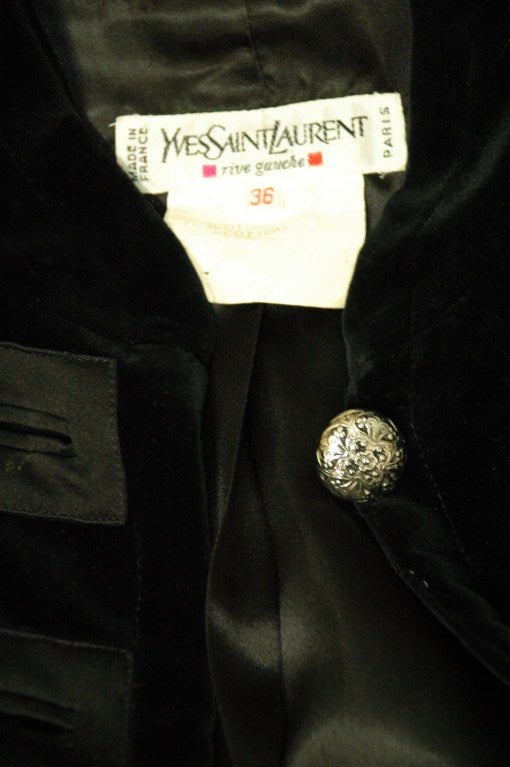This is a vintage Yves Saint Laurent Rive Gauche black jacket with beautiful silver buttons.
70% cotton
30% rayon
SIze 36
Measurements
bust 38