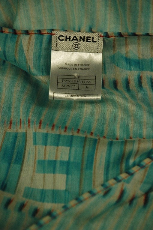 This is a Chanel 2005 05P blue long sleeve  Logo tunic top size 36
100% cotton
Made in France
Measurements:
Sleeves  25