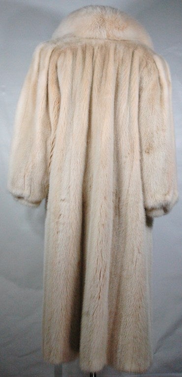 Vintage Oscar de la Renta Mink w fox Trim Fur Coat In Excellent Condition For Sale In Lake Park, FL