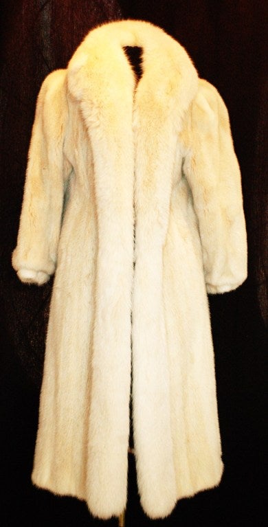 Vintage Oscar de la Renta Mink w fox Trim Fur Coat For Sale 3