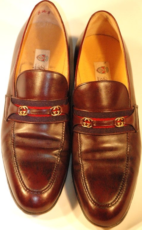 These are a pair of mens vintage Gucci mohagany leather loafers with double gold GG logos on the ends of the navy and red canvas stripes.  Made in Italy
Size 44 1/2  they run like a US 9 1/2 or narrow 10.
Insole measurements 11