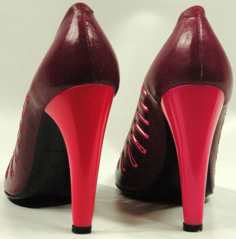 Louis Vuitton Cassis Pink Cut out Pumps 38.5 In Excellent Condition For Sale In Lake Park, FL