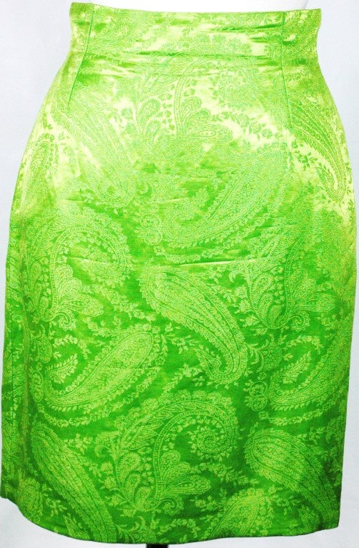 This is an incredible vintage 1991 Gianni Versace Couture lime green silk skirt suit size 40/6, made in Italy Gold button as seen on the runway Spring/Summer 1991.
fully lined
Measurements:
Jacket:  
bust 36