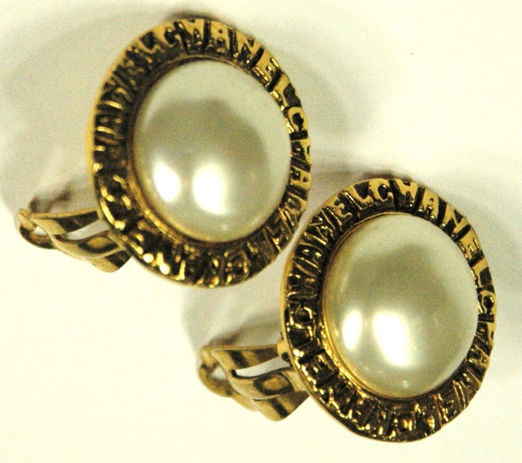 Vintage Chanel Gold Button Pear Clip on Earrings 1