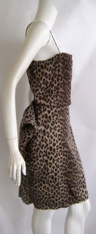 Silk and polymide leopard print  
Deconstructed edges 
Exposed back zip