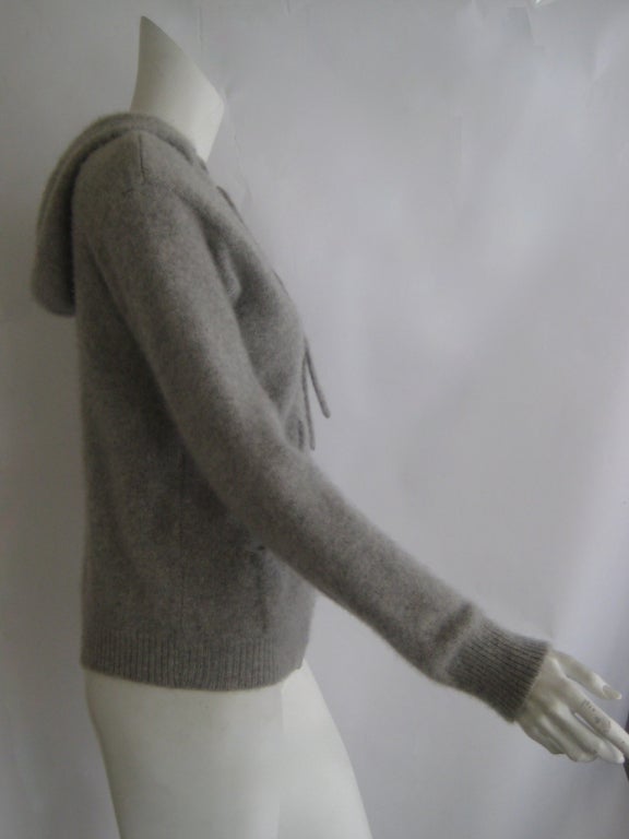 Amazing thick soft cashmere
Zip up front 
2 side pockets
Draw string hood