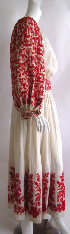 Wonderful hand embroidered linen bohemian peasant set 
The blouson cut of the blouse indicates that this dates to the edwardian era
Tie closures at back of blouse and waistband of skirt