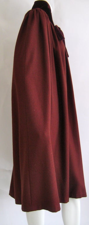 1960s yves saint laurent rive gauche burgundy wool and velvet cape In Excellent Condition For Sale In Chicago, IL
